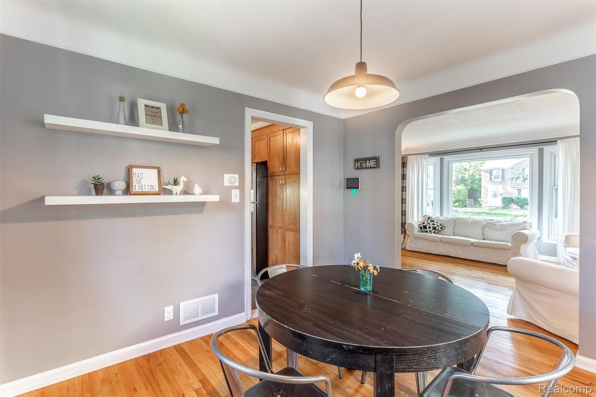 1714 Bournemouth Road Grosse Pointe, MI 48236 - Photo 7 of 16 Bournemouth-8.jpg