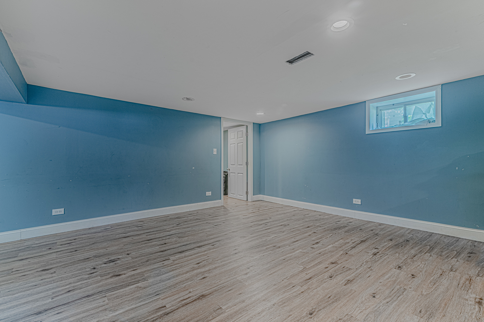452 Addison Street Elgin, IL 60120 - Photo 18 of 28 Gallery Image 18