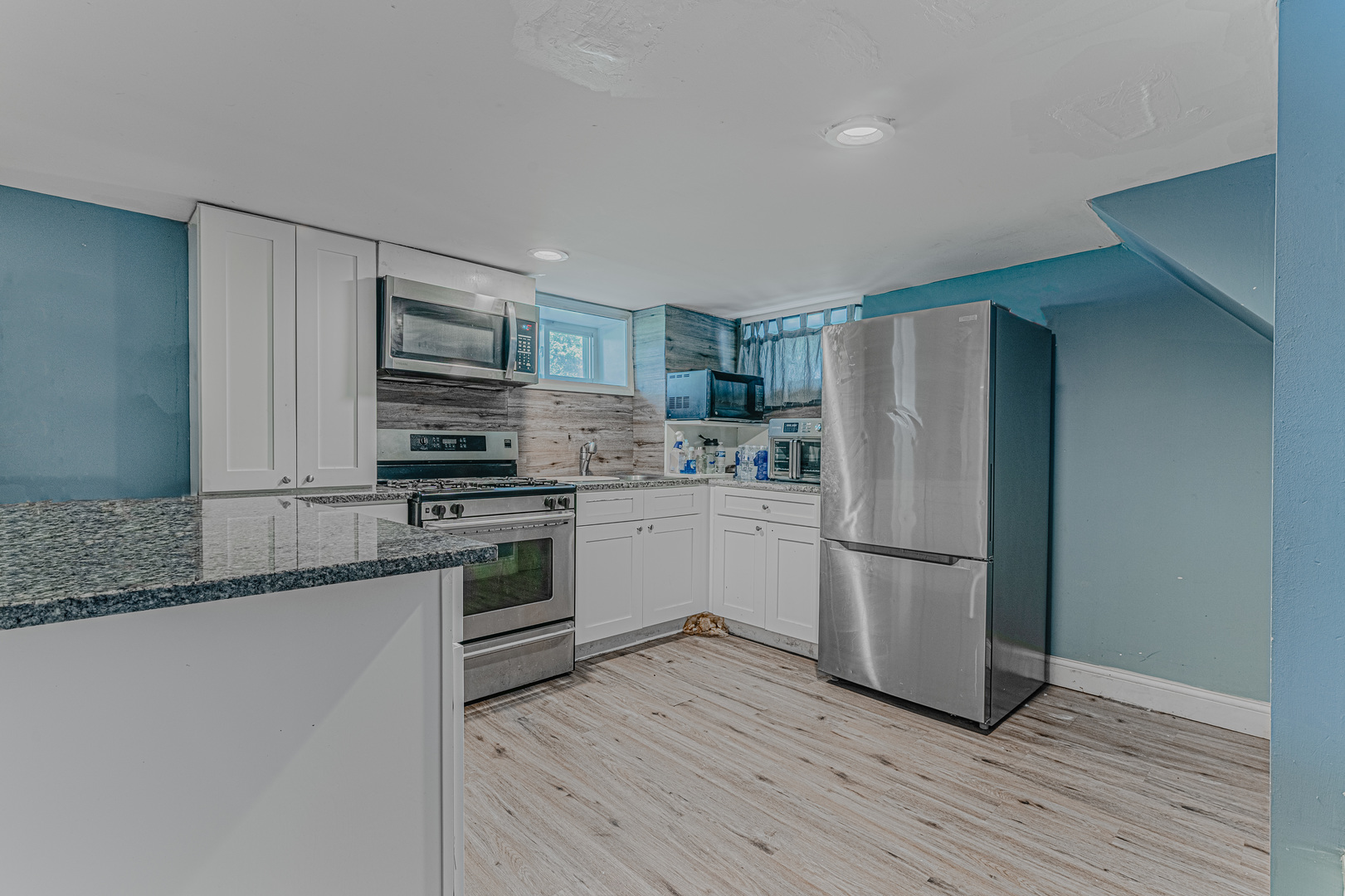 452 Addison Street Elgin, IL 60120 - Photo 20 of 28 Gallery Image 20