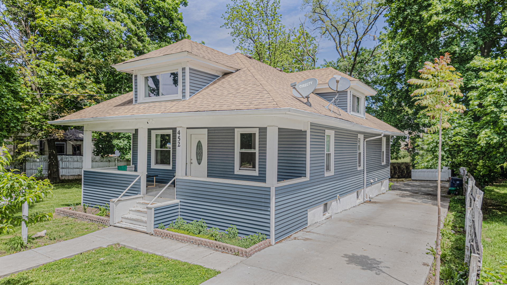 452 Addison Street Elgin, IL 60120 - Photo 2 of 28 Gallery Image 2