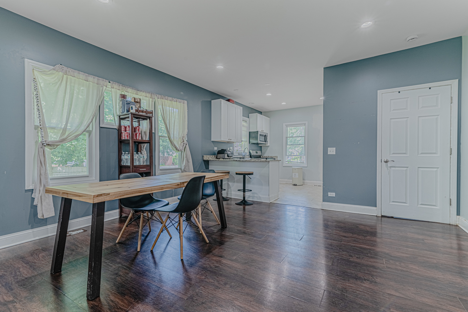 452 Addison Street Elgin, IL 60120 - Photo 8 of 28 Gallery Image 8