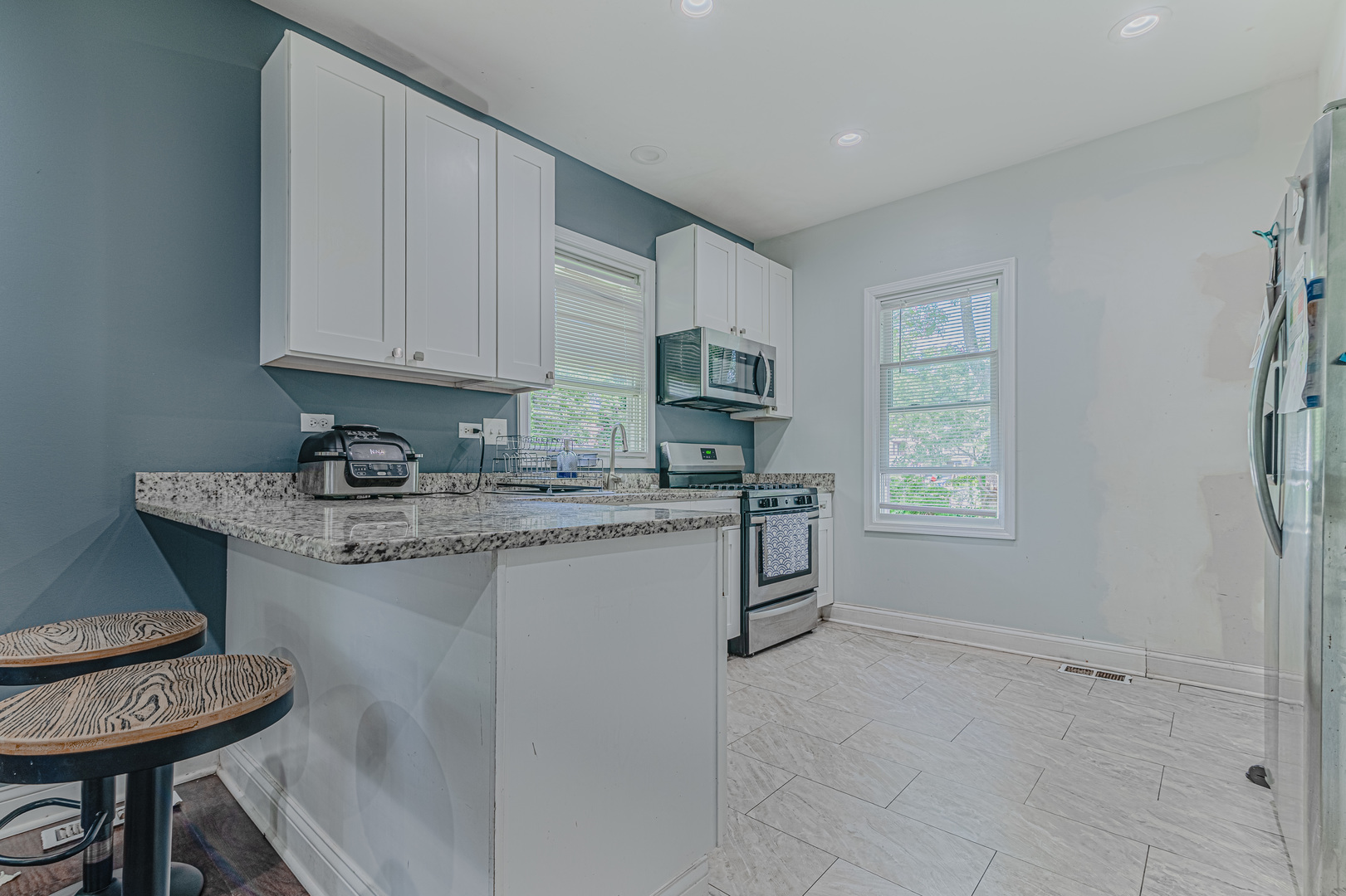 452 Addison Street Elgin, IL 60120 - Photo 9 of 28 Gallery Image 9