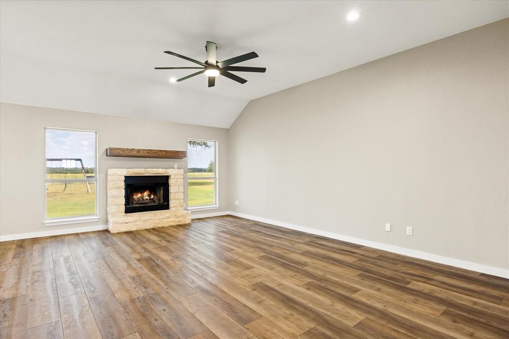 7000 Massey Road Granbury, TX 76049 - Photo 23 of 40 Living Room