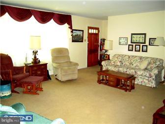 8018 Jenkintown Road Cheltenham, PA 19012 - Photo 3 of 12 Living Room