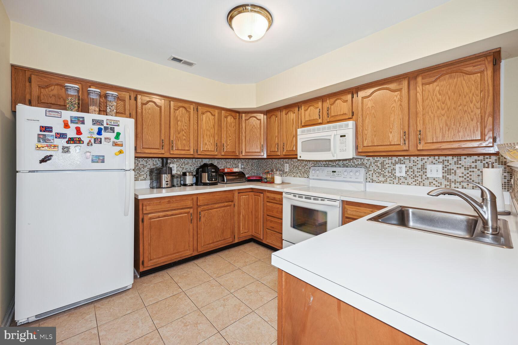 114 Cinnamon Road Thorofare, NJ 08086 - Photo 17 of 30 Kitchen
