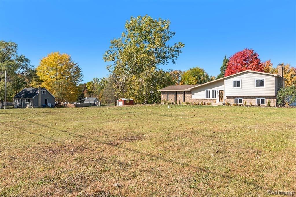12146 Linden Road Linden, MI 48451 - Photo 4 of 23