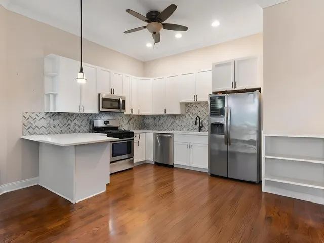 $319,900 | 4520 South King Drive, Unit 4B, Chicago, IL 60653