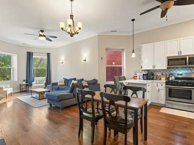 $319,900 | 4520 South King Drive, Unit 4B, Chicago, IL 60653