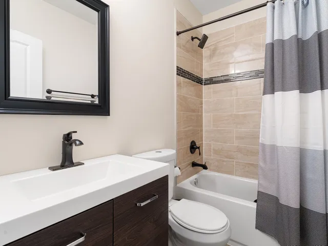 $319,900 | 4520 South King Drive, Unit 4B, Chicago, IL 60653