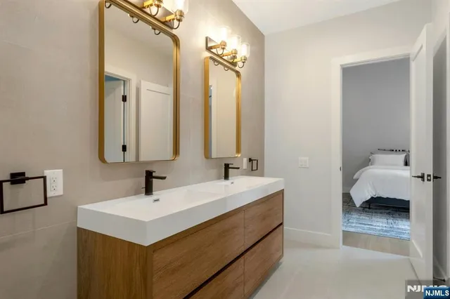 a en suite bathroom with a sink and a mirror