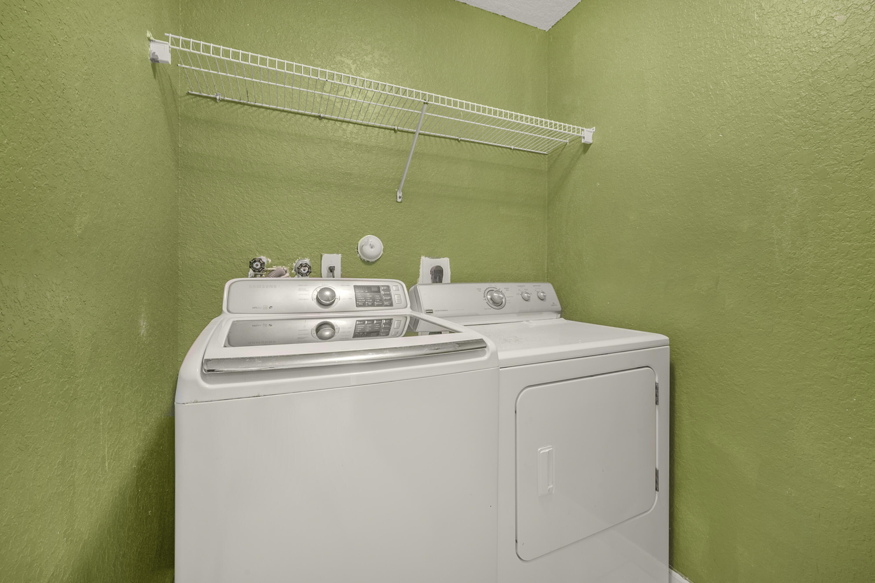 929 Imperial Lake Road West Palm Beach, FL 33413 - Photo 15 of 16 Laundry Room