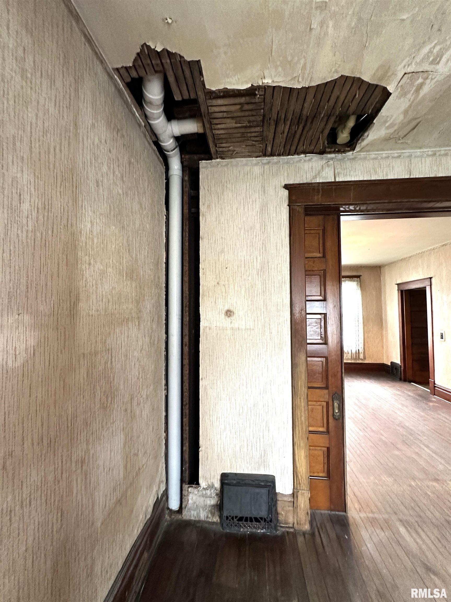 144 Sumner Street Galesburg, IL 61401 - Photo 15 of 58