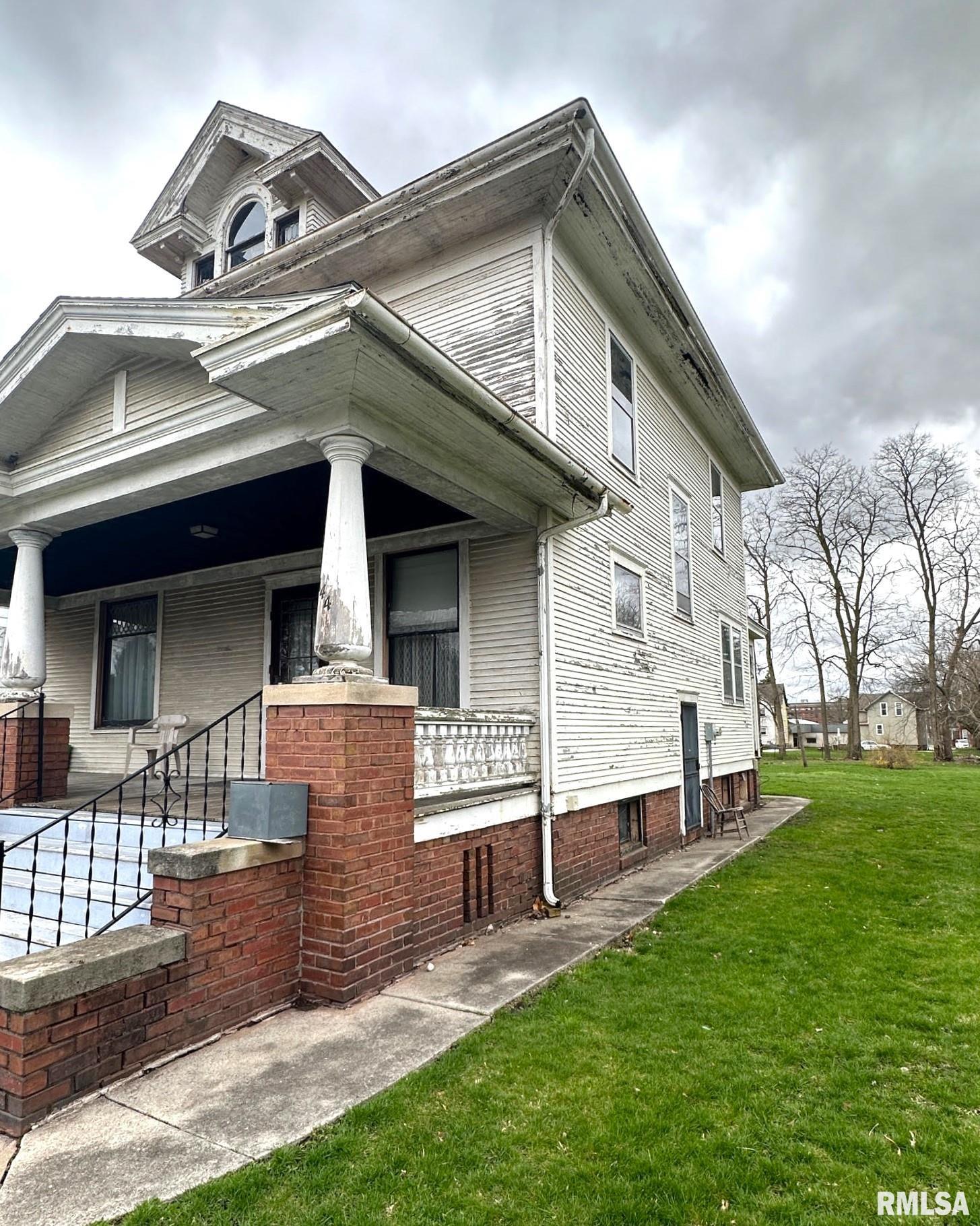 144 Sumner Street Galesburg, IL 61401 - Photo 2 of 58