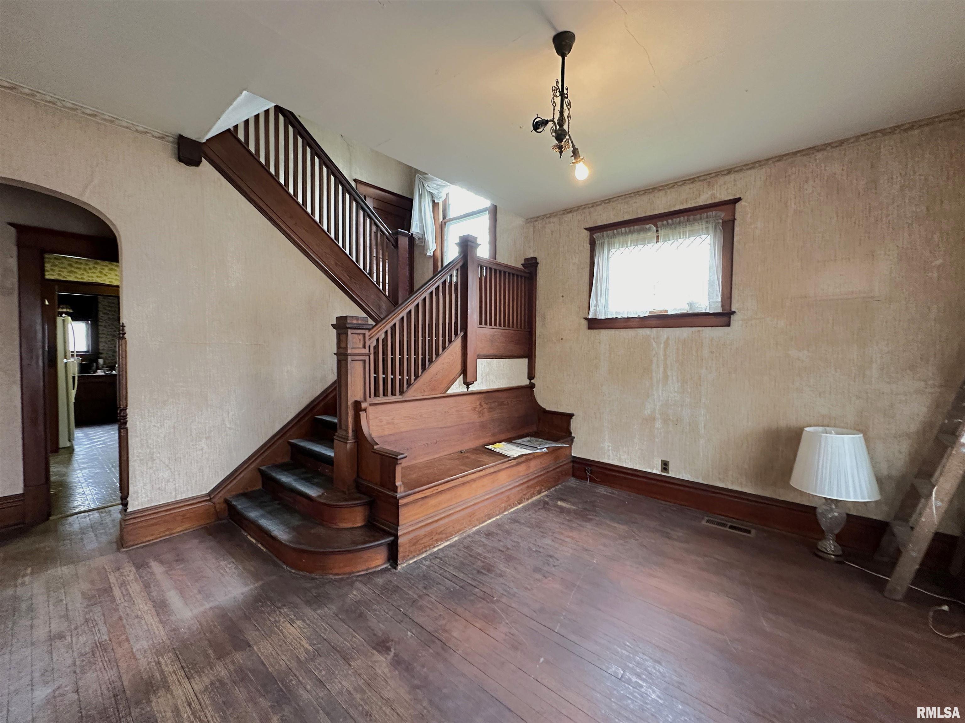 144 Sumner Street Galesburg, IL 61401 - Photo 9 of 58