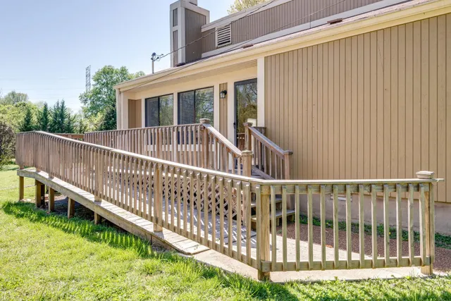 a view of a house with backyard and garden