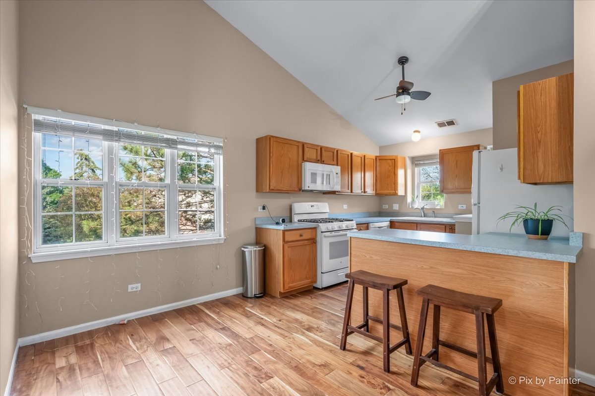 382 Crystal Ridge Drive, Unit 382 Crystal Lake, IL 60012 - Photo 7 of 22
