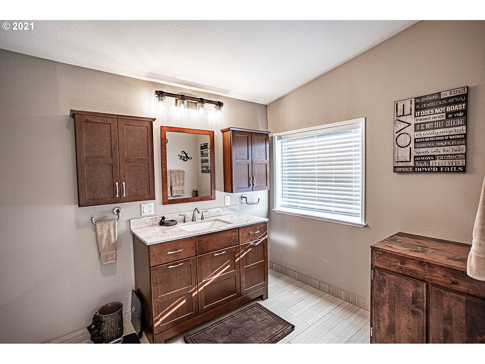 1511 Tucker Road Hood River, OR 97031 - Photo 12 of 32