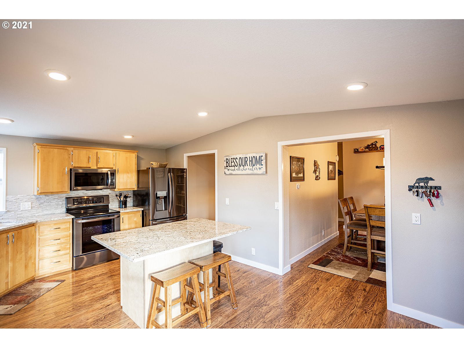 1511 Tucker Road Hood River, OR 97031 - Photo 4 of 32