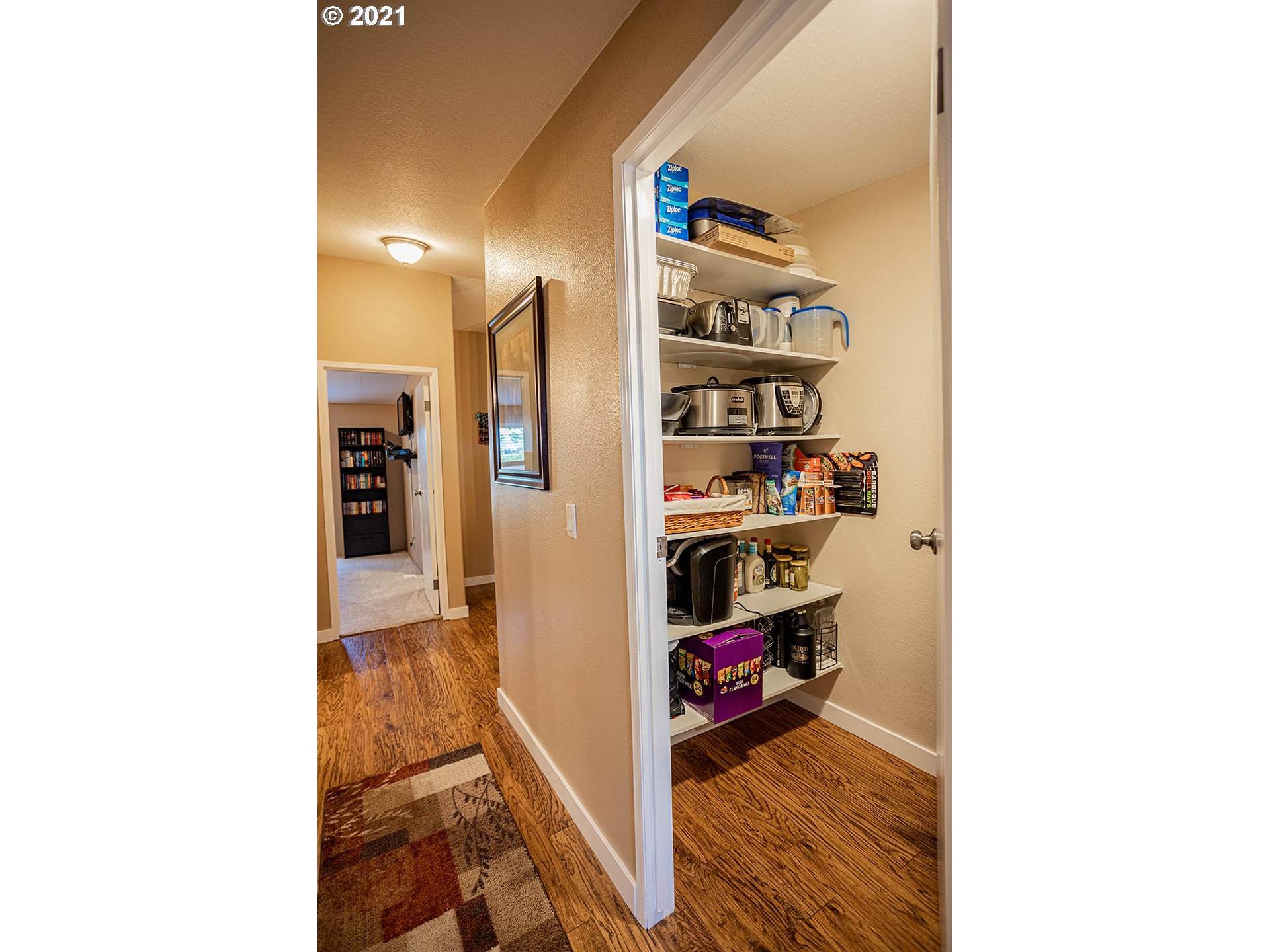 1511 Tucker Road Hood River, OR 97031 - Photo 6 of 32