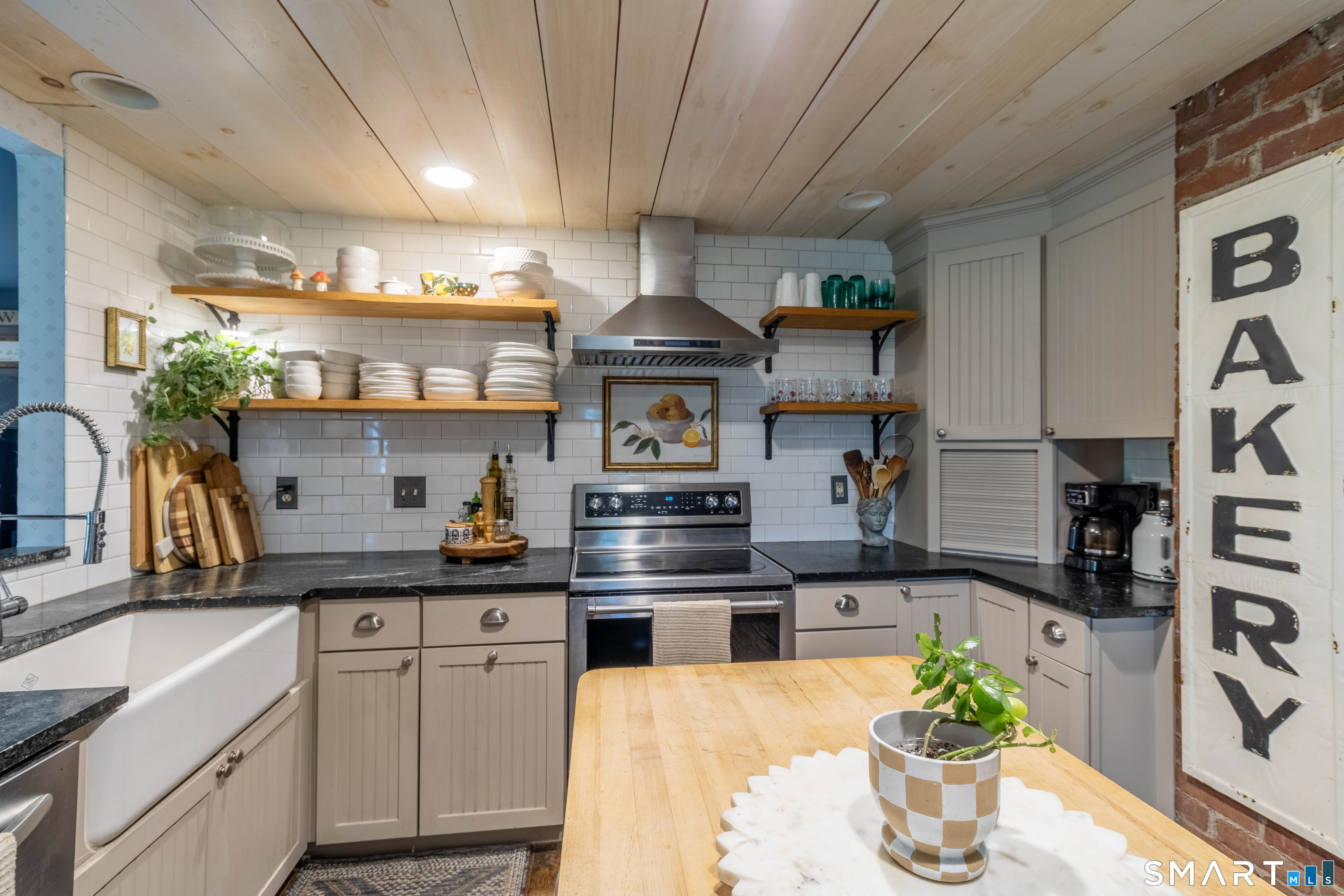 18 Hicksville Road Cromwell, CT 06416 - Photo 11 of 34