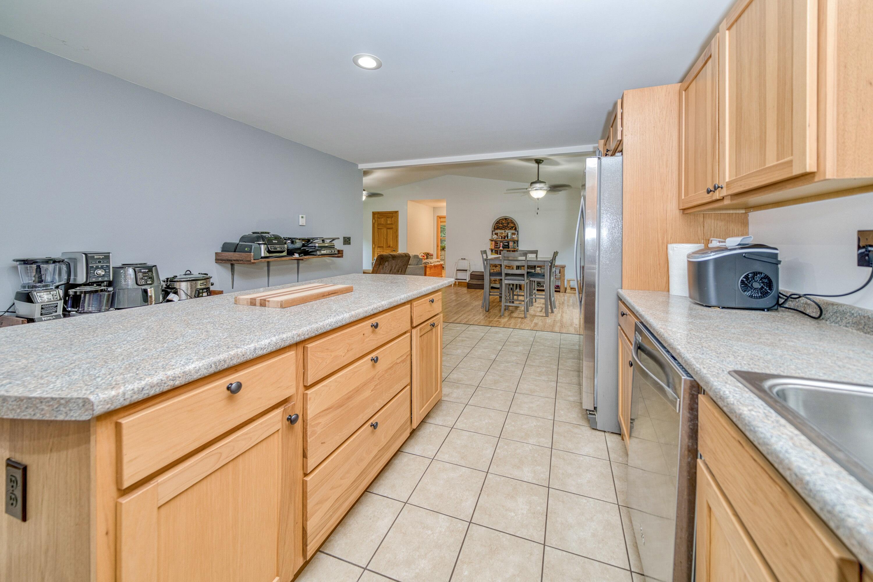 428 Works Road Jackson, ME 04921 - Photo 4 of 40 5996