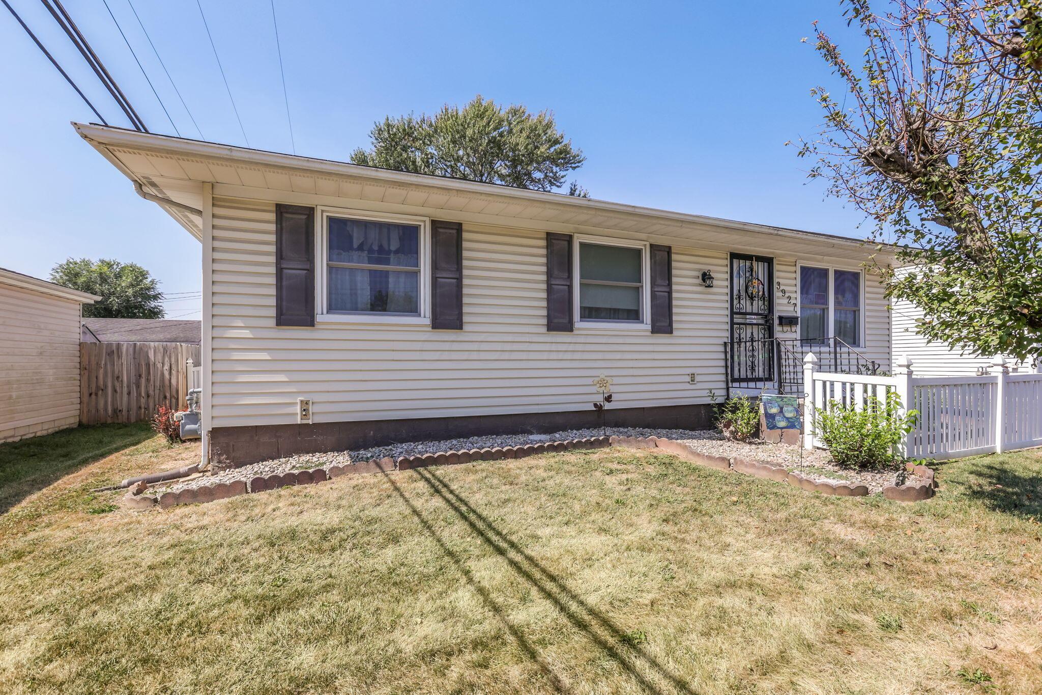 3927 Frazier Road East Columbus, OH 43207 - Photo 3 of 40 4-web-or-mls-0D3A4422