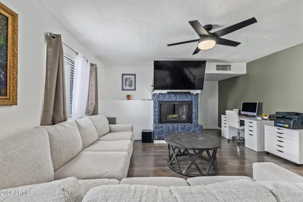 $392,430 | 2940 West Las Palmaritas Drive, Phoenix, AZ 85051