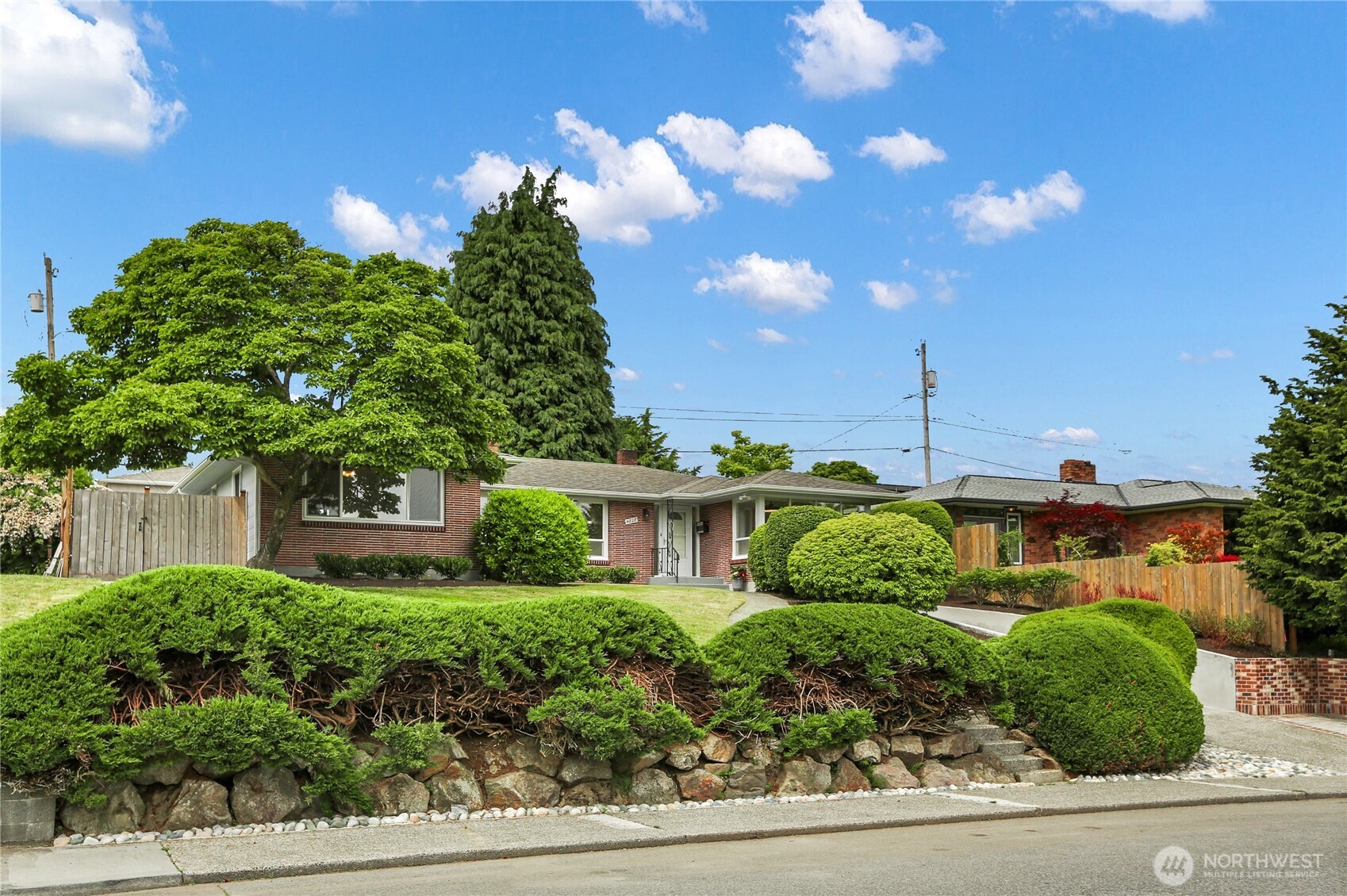 4828 Rucker Avenue Everett, WA 98203 - Photo 2 of 40