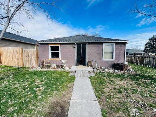 a front view of house with yard