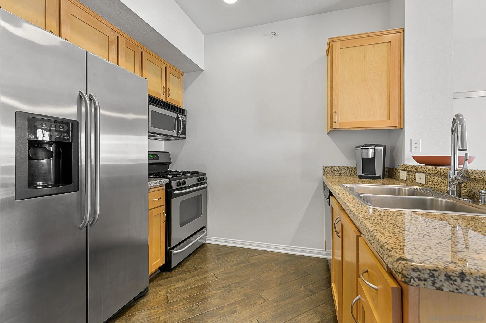 450 J Street, Unit 4121 San Diego, CA 92101 - Photo 4 of 22 a kitchen with stainless steel appliances granite countertop a refrigerator a sink a stove and island