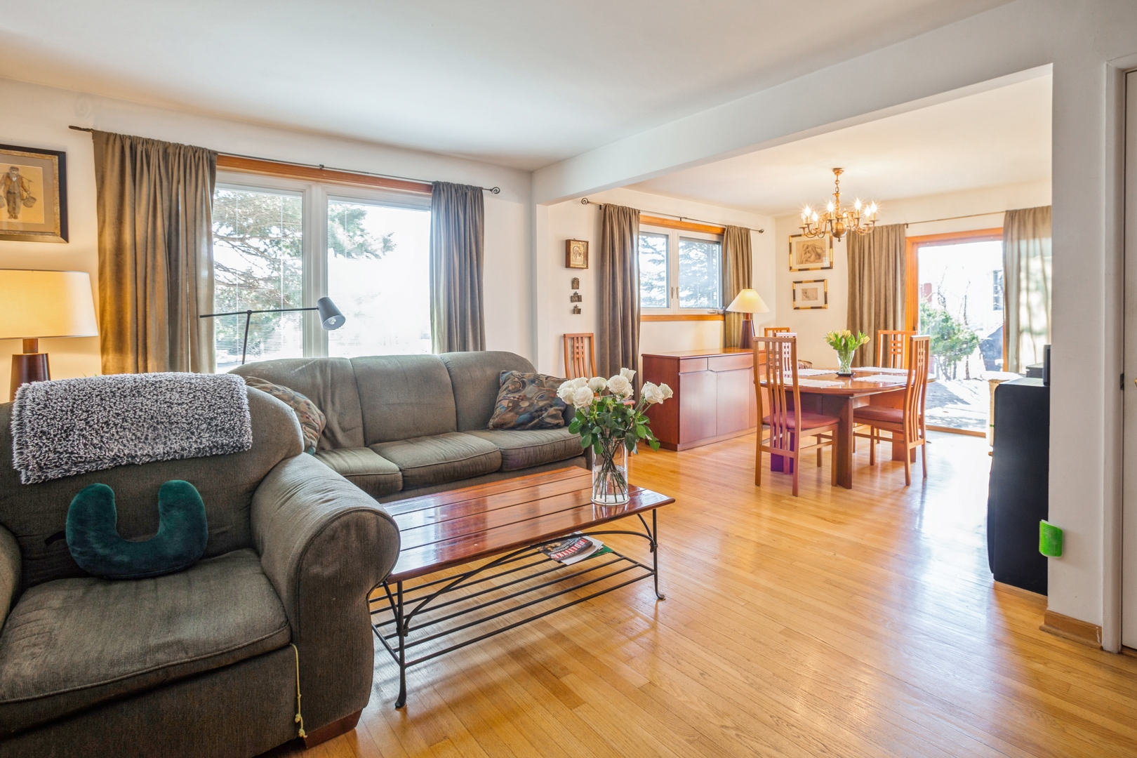608 Craig Place Addison, IL 60101 - Photo 3 of 12 Gallery Image 3