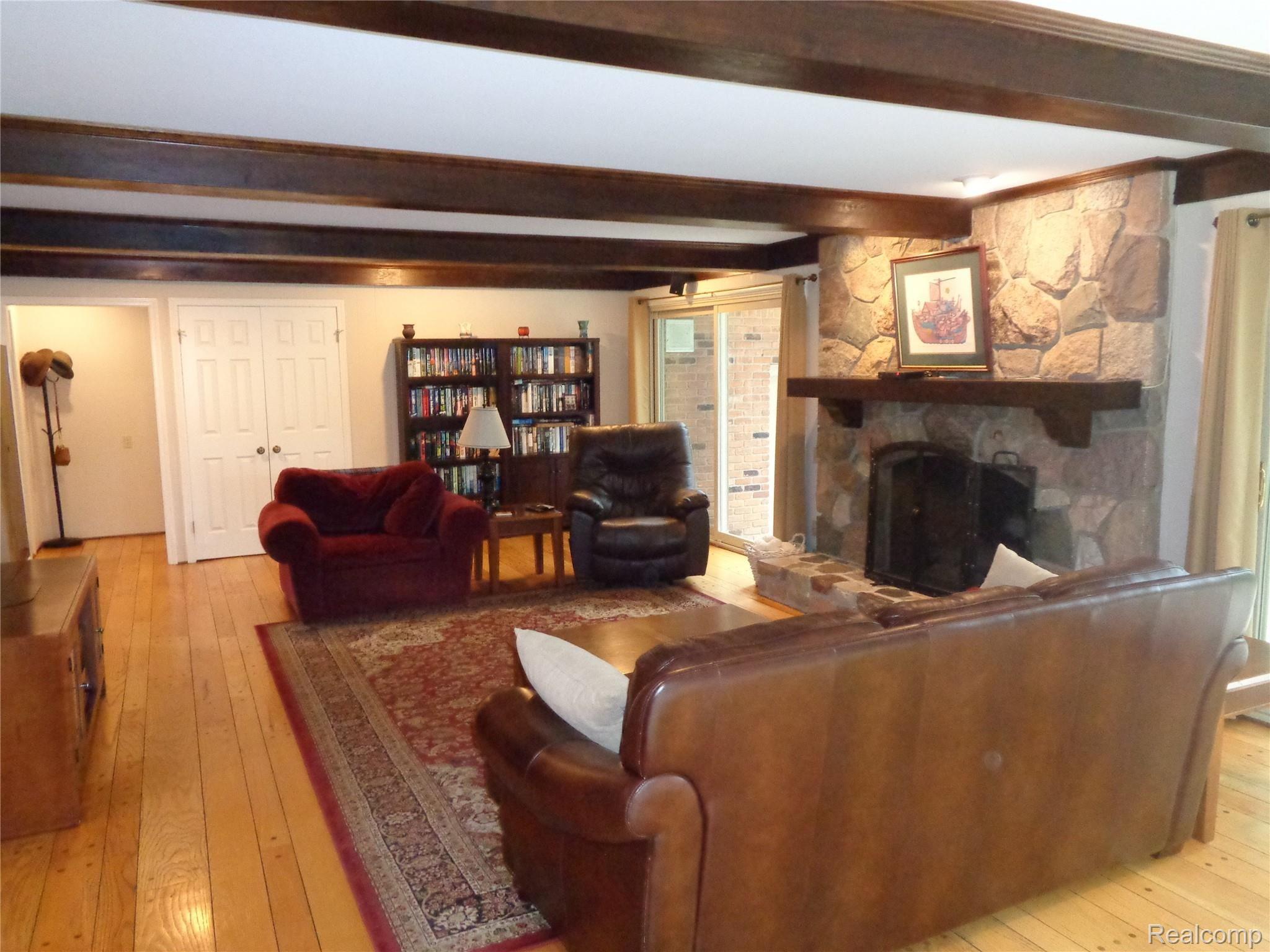 811 Hidden Pine Road Bloomfield Hills, MI 48304 - Photo 19 of 47 Family Room with beamed ceiling