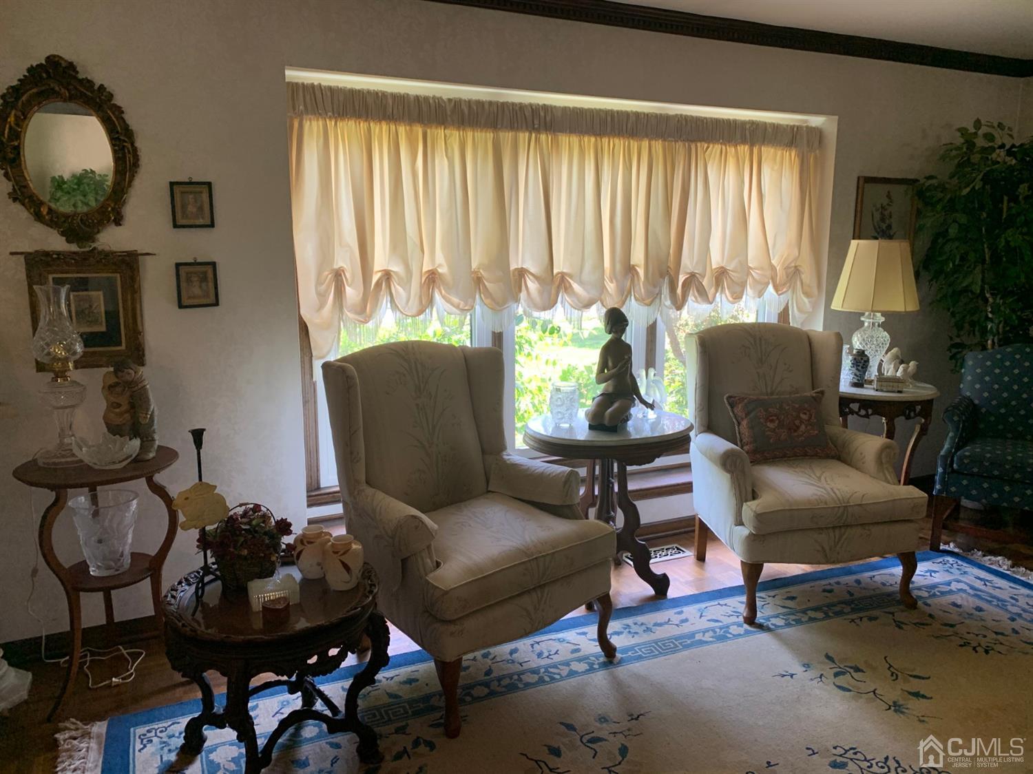 2 Fox Hill Road Edison, NJ 08820 - Photo 17 of 37 a living room with furniture and a potted plant
