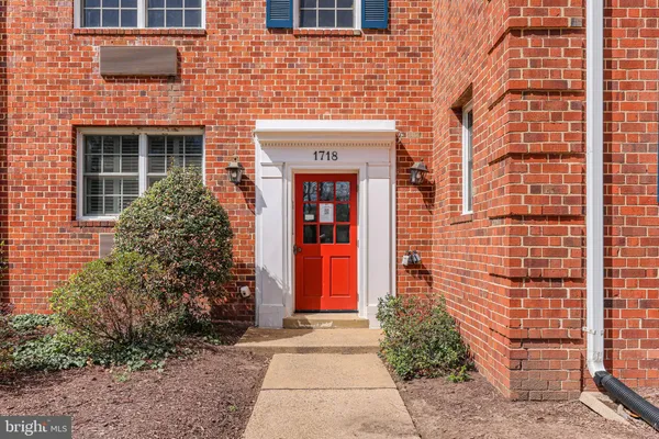 $371,000 | 1718 West Abingdon Drive, Unit 103, Alexandria, VA 22314