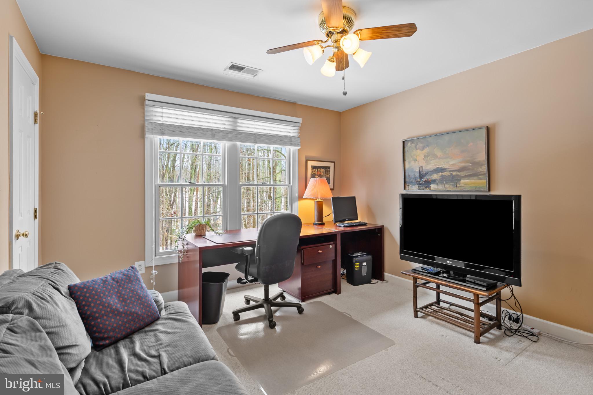 91 Colony Crossing Edgewater, MD 21037 - Photo 26 of 38 a livingroom with workspace and a window