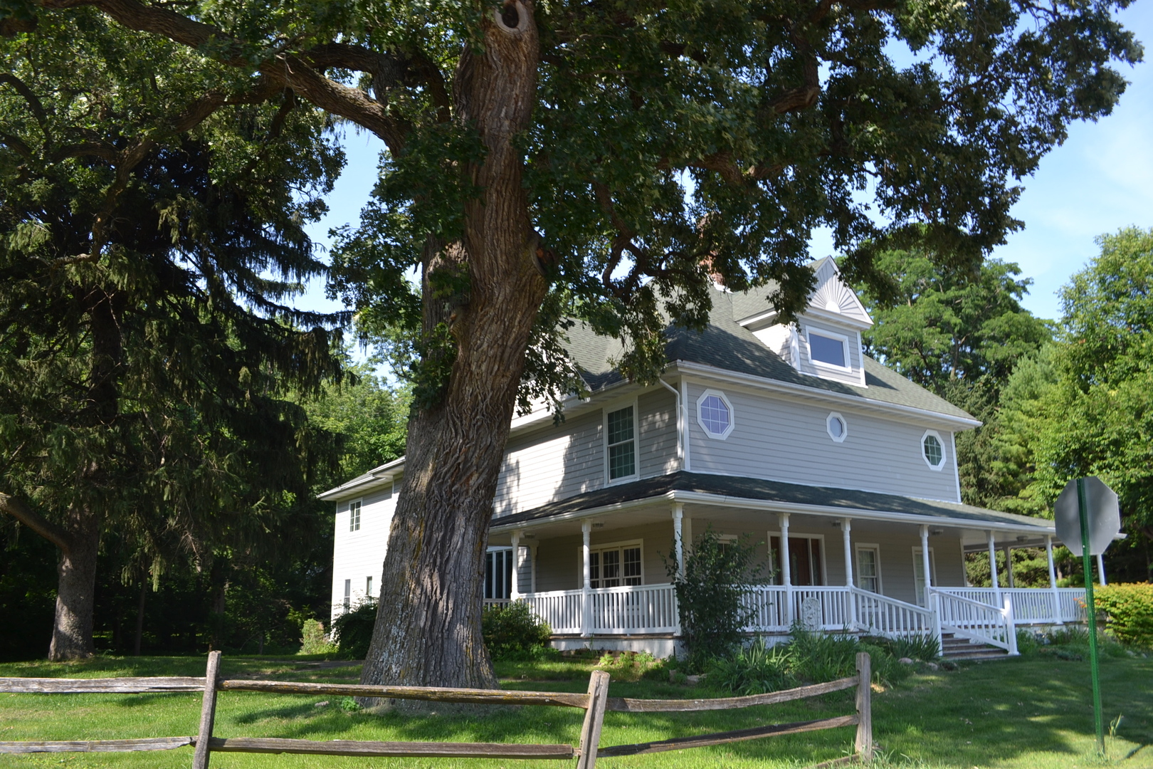 270 Country Commons Road Cary, IL 60013 - Photo 1 of 39 a front view of a house with a tree