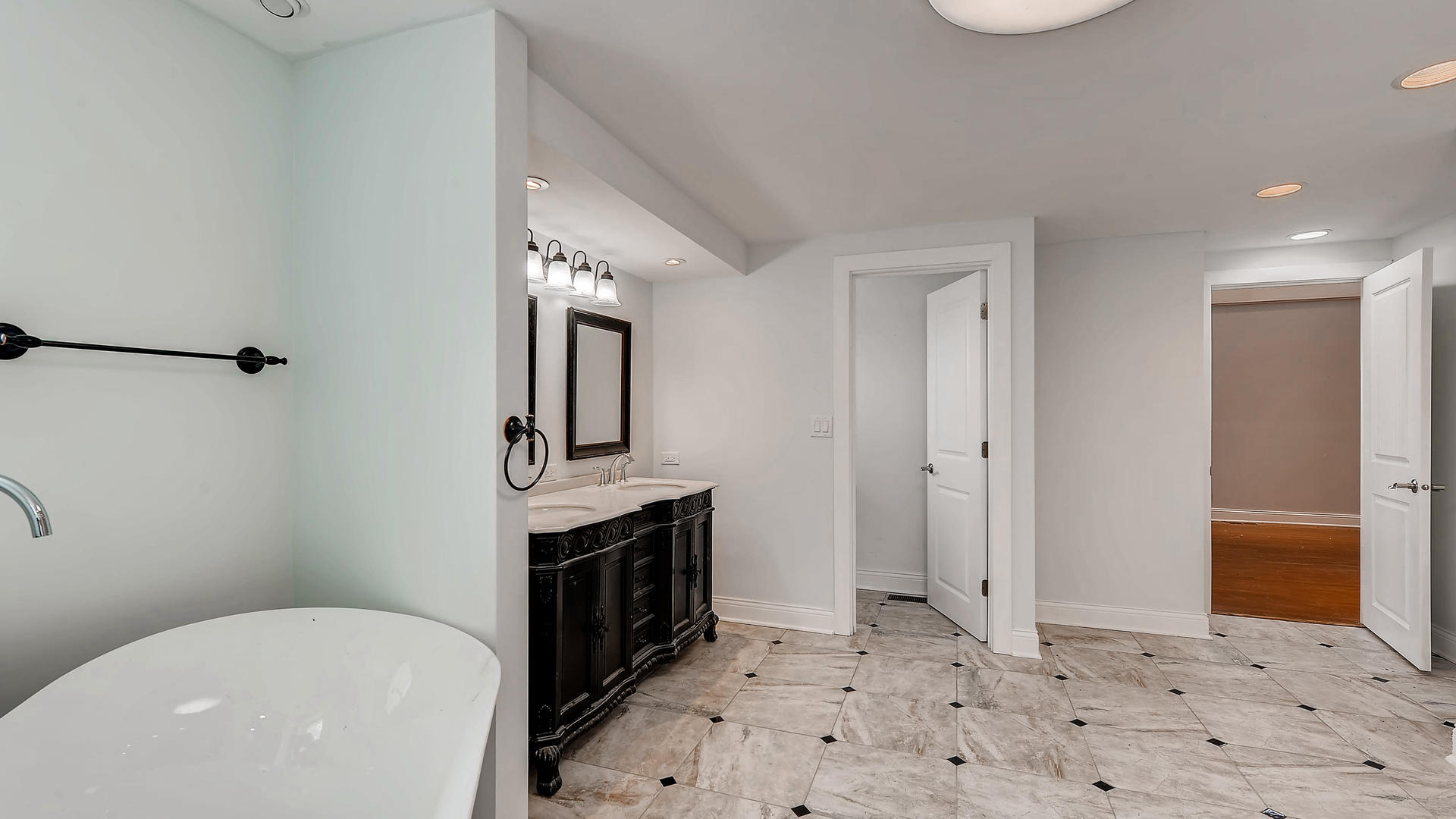 270 Country Commons Road Cary, IL 60013 - Photo 23 of 39 a bathroom with a sink and a mirror