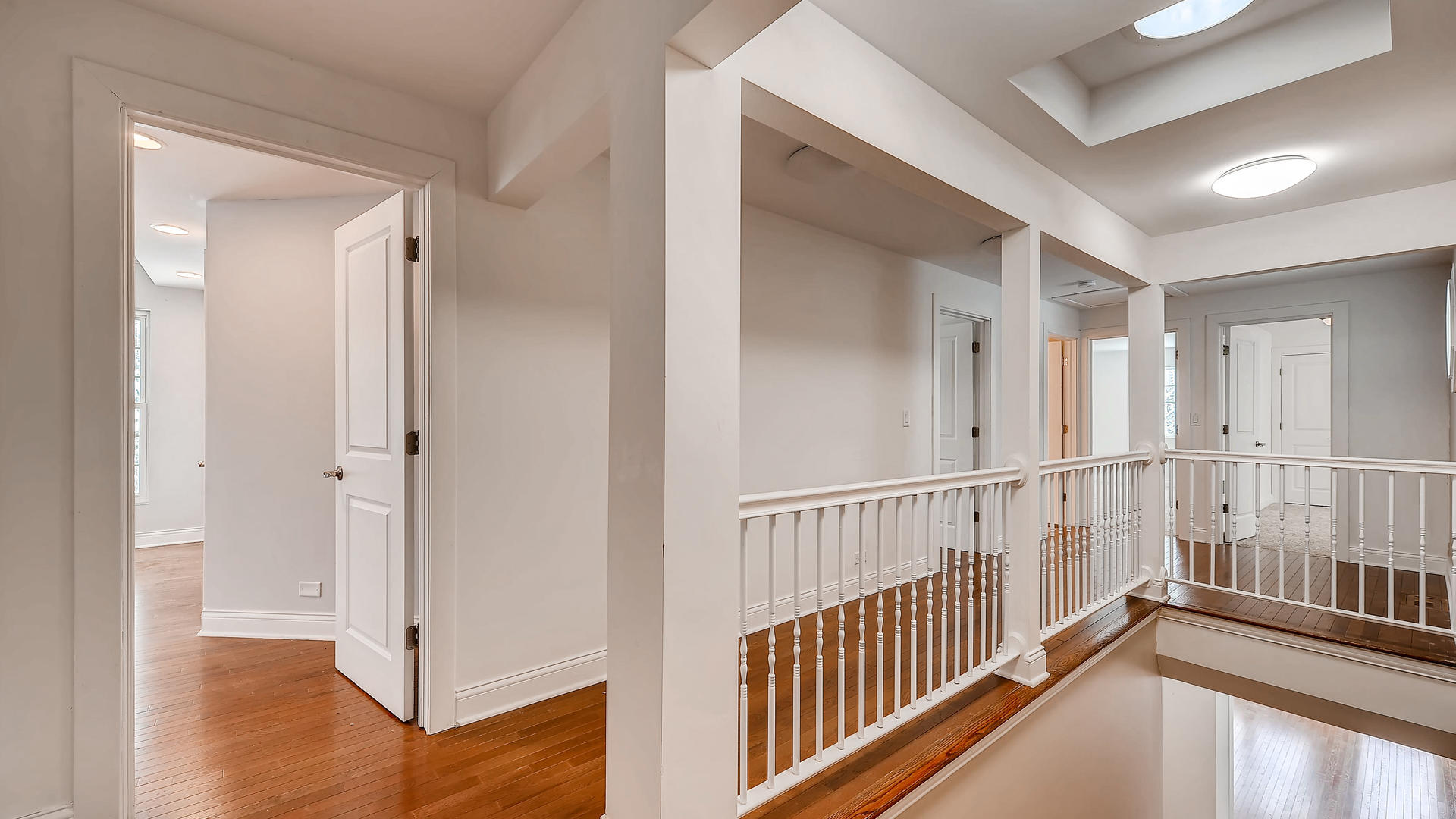 270 Country Commons Road Cary, IL 60013 - Photo 34 of 39 a view of a hallway with entryway