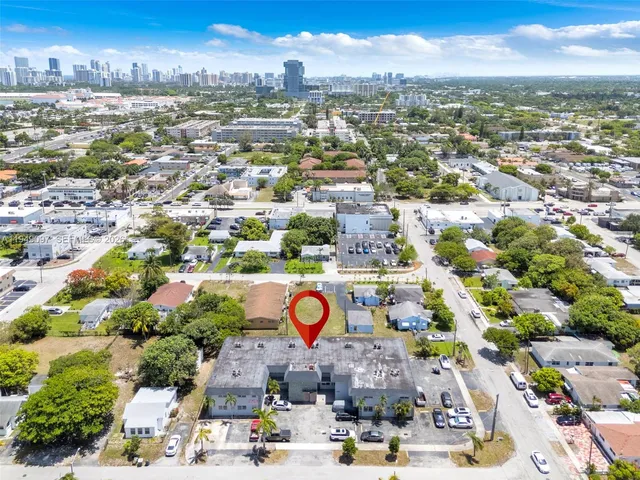 $2,100 | 300 Northeast 1st Court, Unit 207, Hallandale Beach, FL 33009