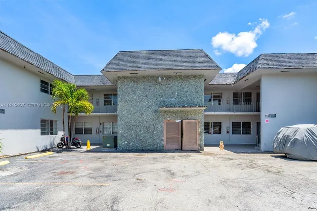 a view of a house with a yard and garage
