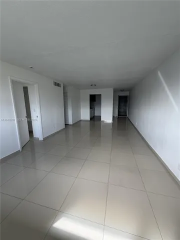 a view of empty room with window