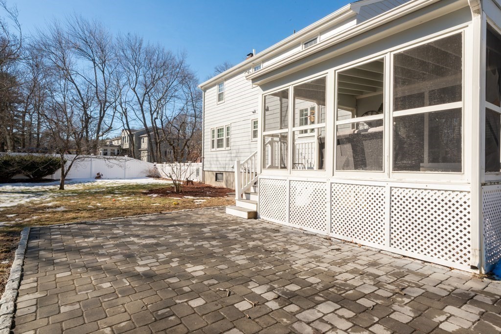 74 Old Post Road Walpole, MA 02032 - Photo 5 of 41 Gallery Image 5