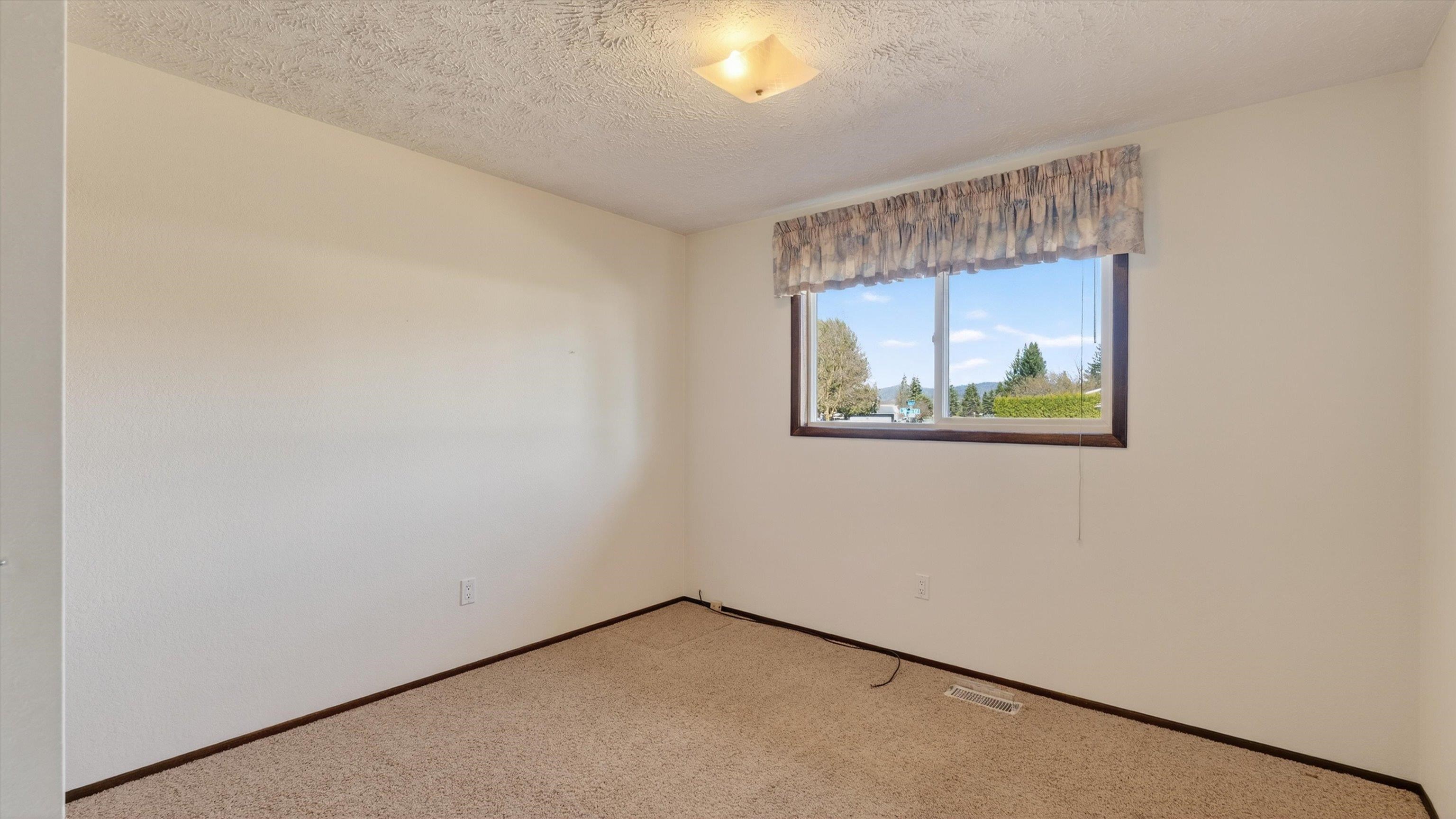 5923 West Tepee Court Spokane, WA 99208 - Photo 14 of 27