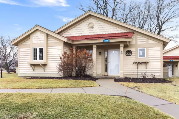 $310,000 | 1737 Cottage Drive, Unit 718, Geneva, WI 53147