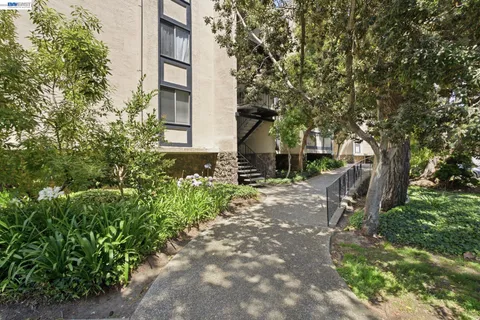 $385,000 | 955 Shorepoint Court, Unit 100, Alameda, CA 94501