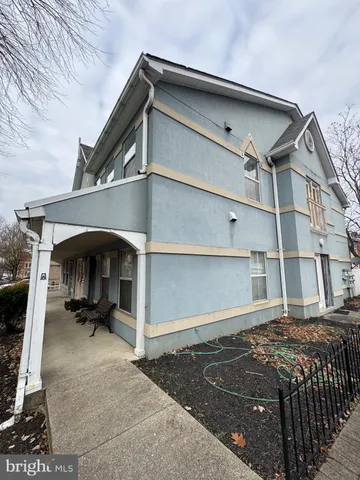 a view of a back yard of the house