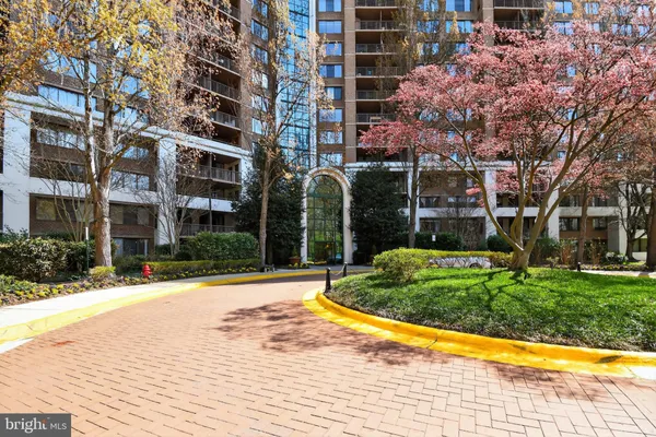 $325,000 | 10101 Grosvenor Place, Unit 701, Rockville, MD 20852
