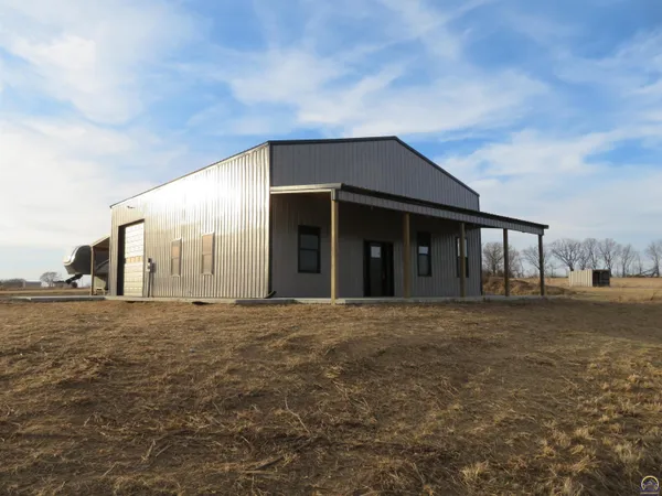 $384,800 | 12582 Highway 16, Valley Falls, KS 66088