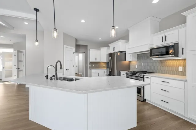 $509,900 | 641 Sandringham Pass, Fort Wayne, IN 46845