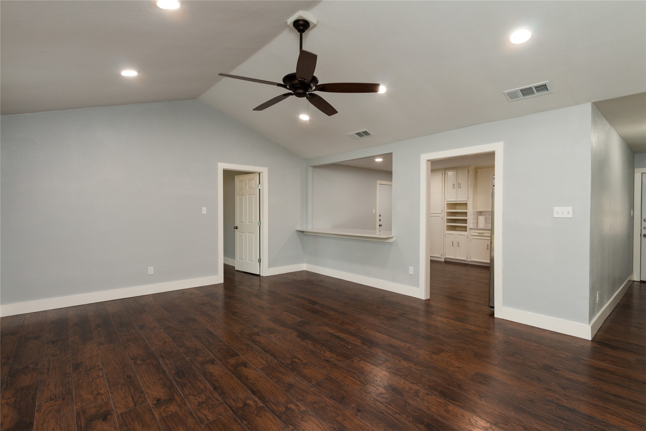1005 George Street Taylor, TX 76574 - Photo 8 of 28